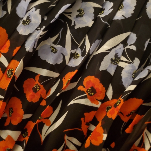 Ann Taylor Pleated Floral Skirt Blue Red Black - Picture 5 of 7